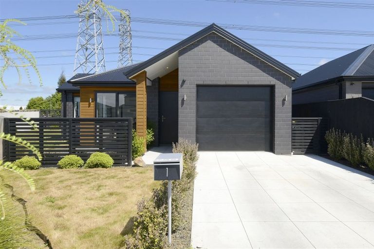 Photo of property in 1 Piripiri Place, Broomfield, Christchurch, 8042