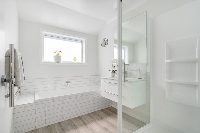 Photo of property in 17 Manatu Close, Whangamata, 3691