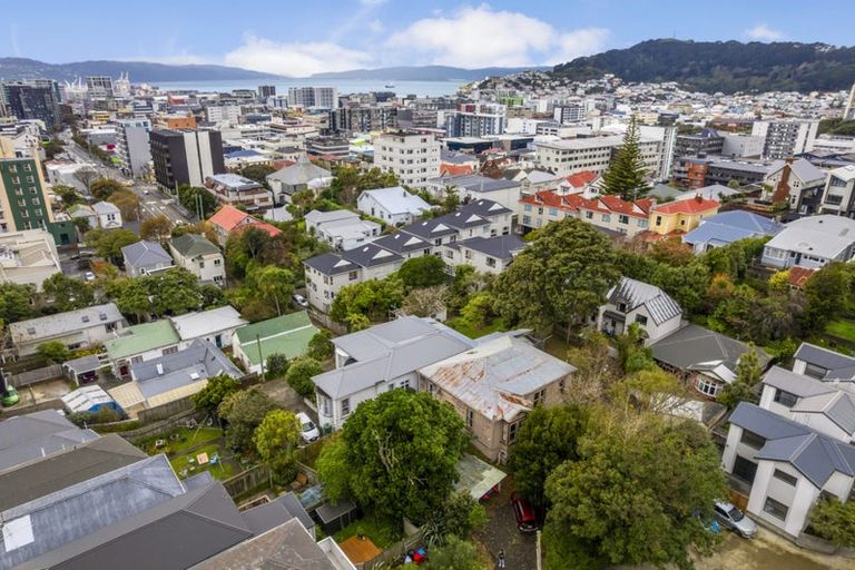 Photo of property in 33 Nairn Street, Mount Cook, Wellington, 6011
