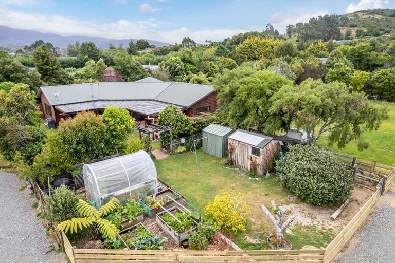 Photo of property in 38 Emerald Hill Drive, Birchville, Upper Hutt, 5018