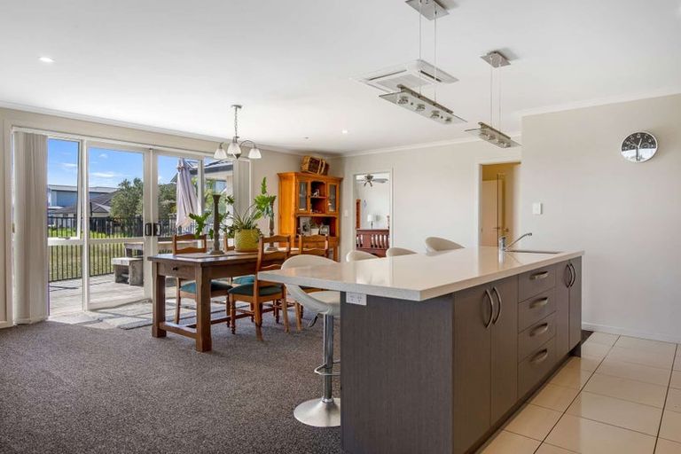 Photo of property in 10 Selliera Place, Papamoa Beach, Papamoa, 3118