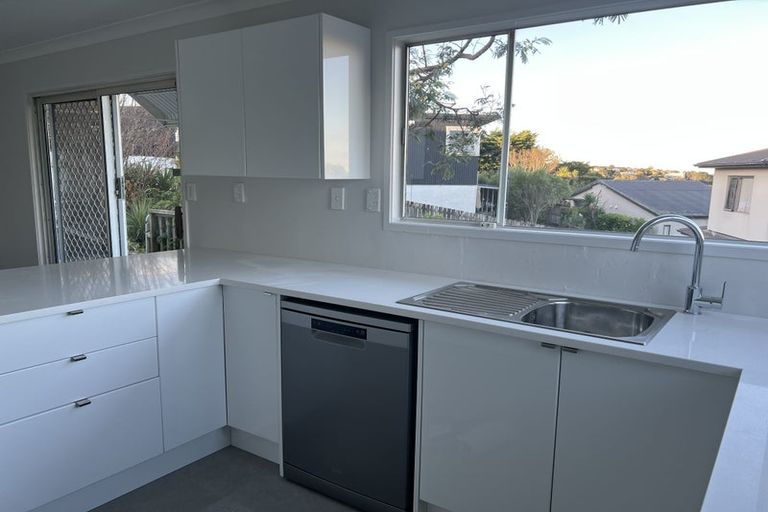 Photo of property in 2/57 Coronation Road, Hillcrest, Auckland, 0627