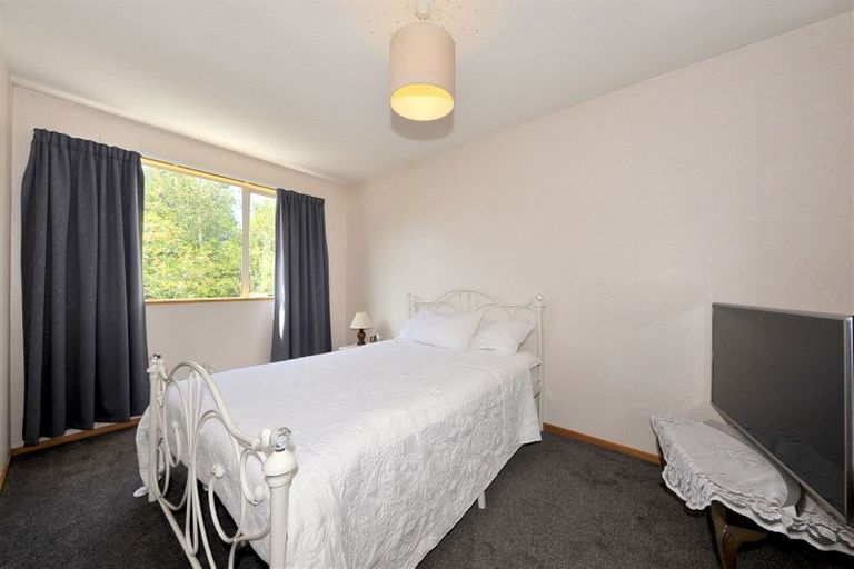 Photo of property in 2/76 Staveley Street, Avonhead, Christchurch, 8042