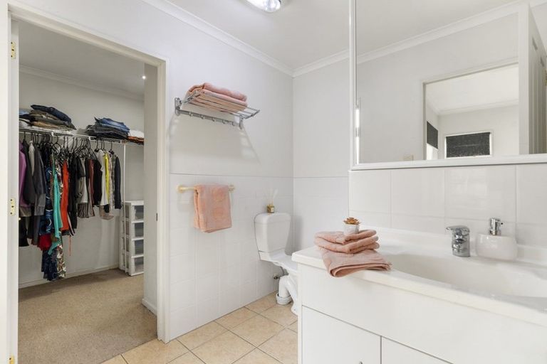 Photo of property in 11 Mcburney Place, Mangere East, Auckland, 2024