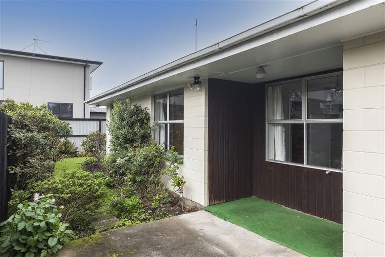 Photo of property in 2/1046 Colombo Street, St Albans, Christchurch, 8014