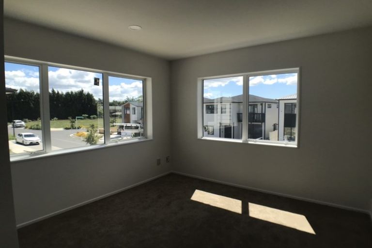 Photo of property in 12 Greenfinch Road, Hobsonville, Auckland, 0616
