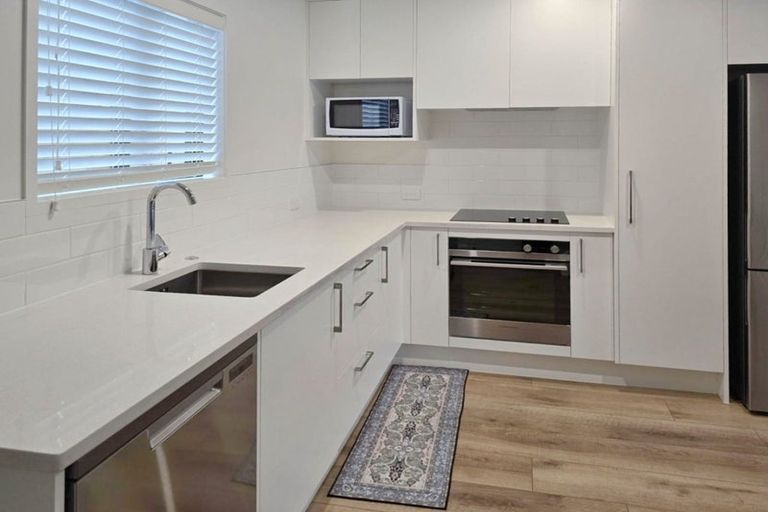 Photo of property in 2c Stokes Avenue, Te Atatu Peninsula, Auckland, 0610