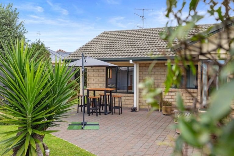 Photo of property in 2 Burnt Oak Drive, Pyes Pa, Tauranga, 3112