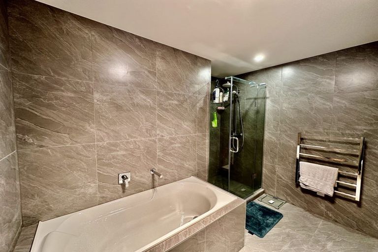 Photo of property in 2b Kororo Street, Northcote, Auckland, 0627