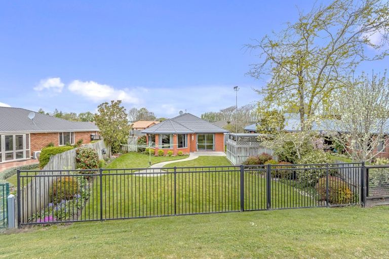 Photo of property in 21 Langley Place, Belfast, Christchurch, 8051