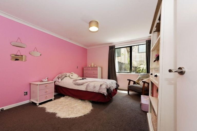 Photo of property in 66 Otitori Bay Road, Titirangi, Auckland, 0604