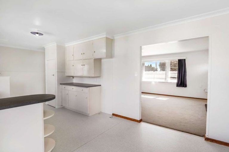 Photo of property in 15 Mako Mako Road, Levin, 5510