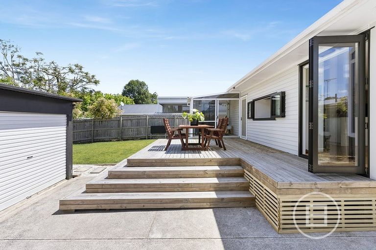 Photo of property in 27 Sylvia Road, Hillcrest, Auckland, 0627