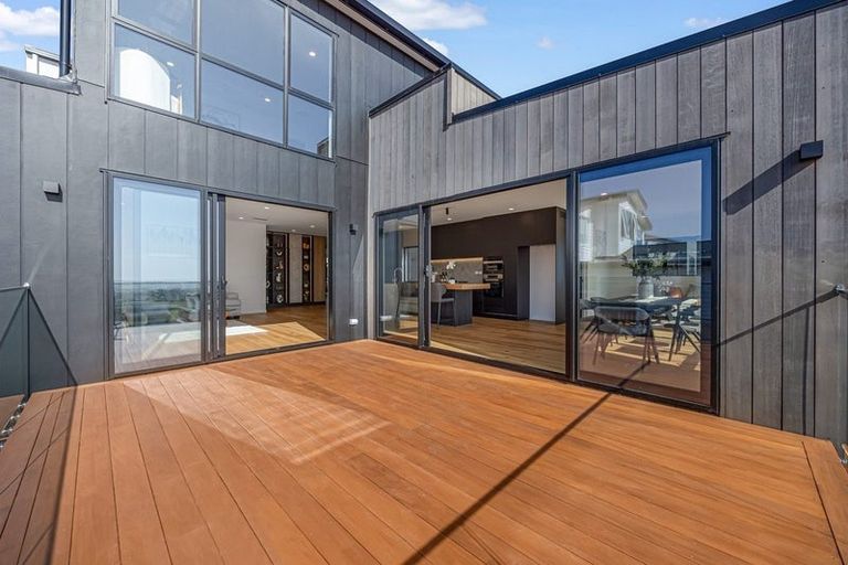Photo of property in 9 Michael Richard Place, East Tamaki Heights, Auckland, 2016