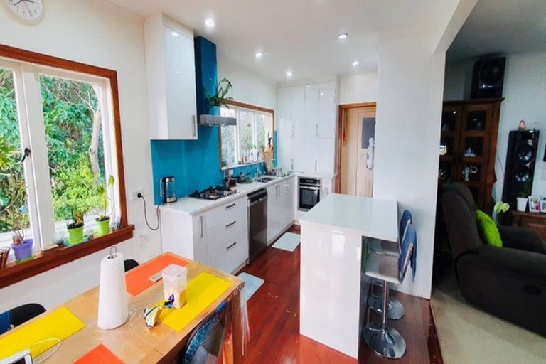 Photo of property in 1/8 Golf Road, New Lynn, Auckland, 0600