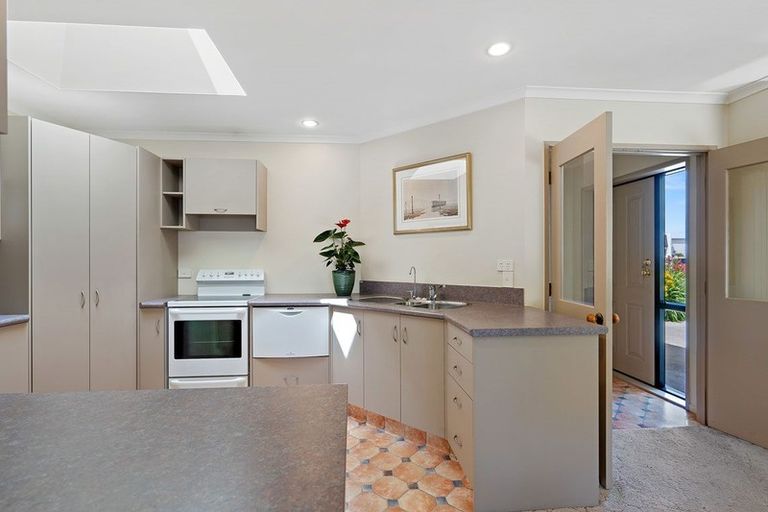 Photo of property in 230 Tukapa Street, Westown, New Plymouth, 4310