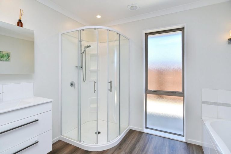 Photo of property in 7 Walnut Way, Rangiora, 7400