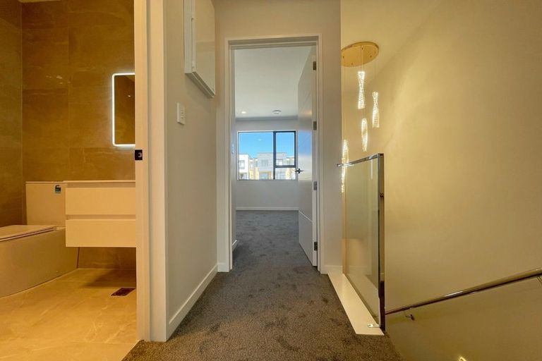 Photo of property in 18 Puihi Crescent, Massey, 0614