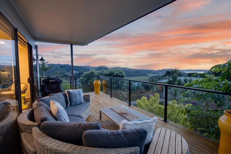 Photo of property in 33 Hihitahi Rise, Paihia, 0200