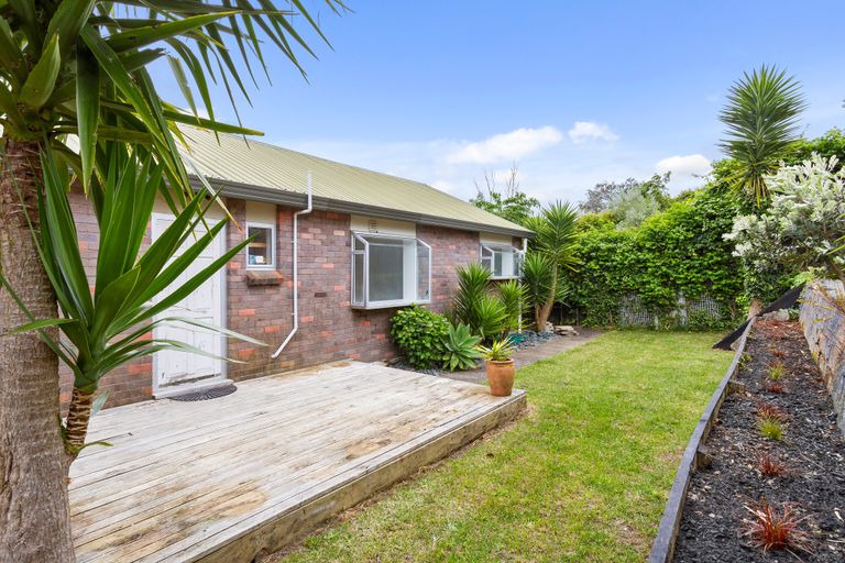 Photo of property in 182 Waimumu Road, Massey, Auckland, 0614