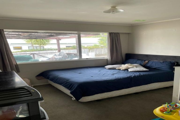 Photo of property in 2/199 Henderson Valley Road, Henderson, Auckland, 0612