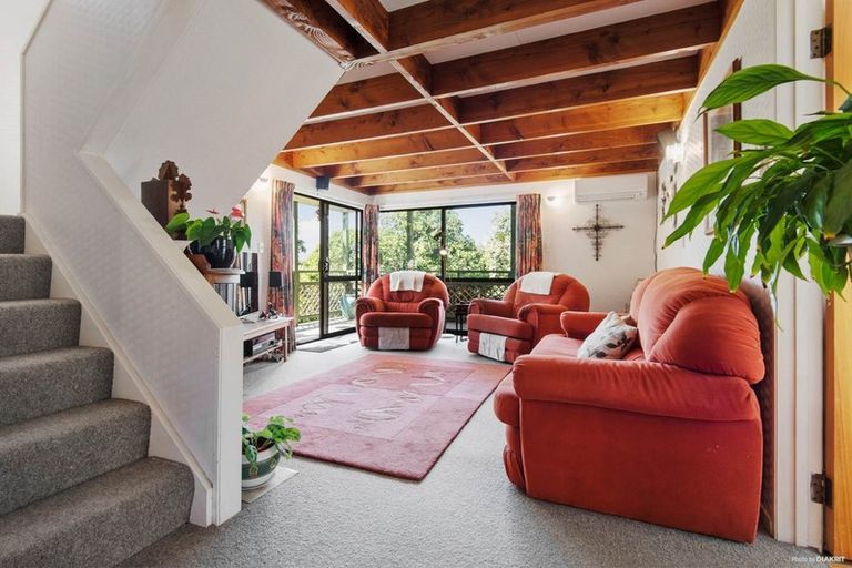 Photo of property in 8a/1 West Lynn Road, Titirangi, Auckland, 0604