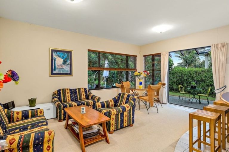 Photo of property in 3 Lupetti Rise, West Harbour, Auckland, 0618