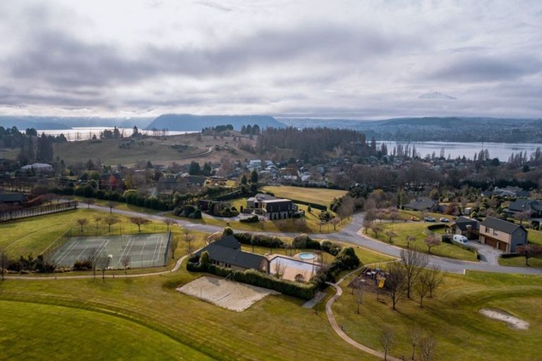 Photo of property in 1 Hollyhock Lane, Wanaka, 9305