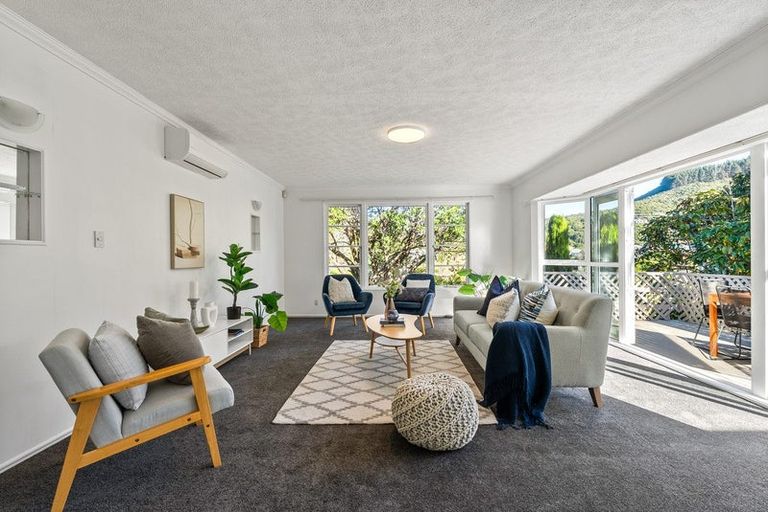 Photo of property in 10 Tui Terrace, Tawa, Wellington, 5028