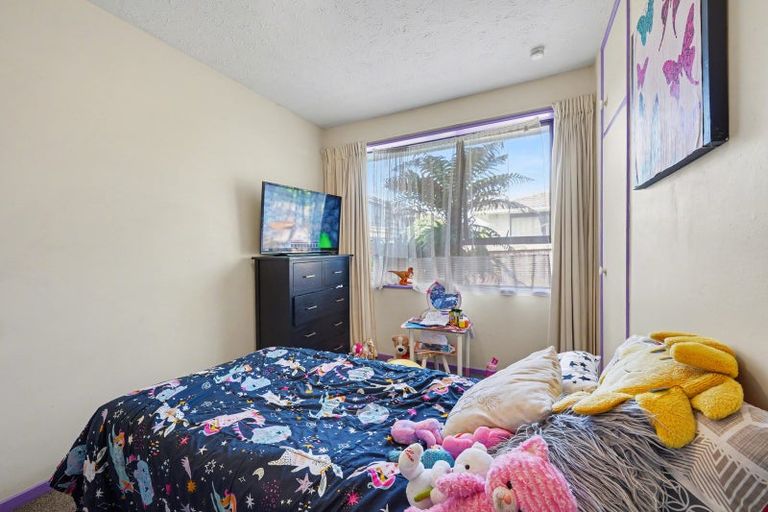 Photo of property in 2/119a Prestons Road, Redwood, Christchurch, 8051