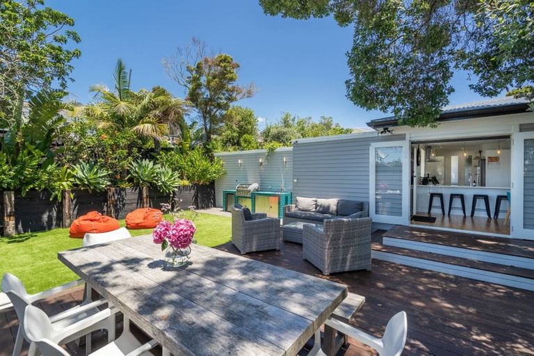 Photo of property in 8 Castleton Street, Birkdale, Auckland, 0626