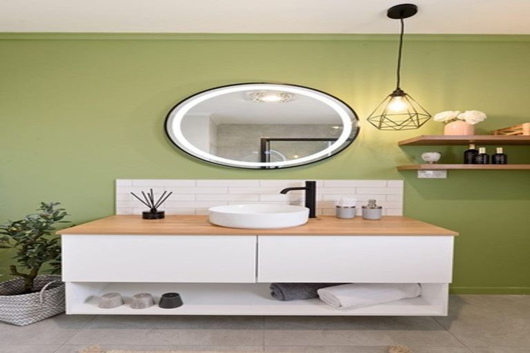 Photo of property in 13 Stokes Avenue, Te Atatu Peninsula, Auckland, 0610