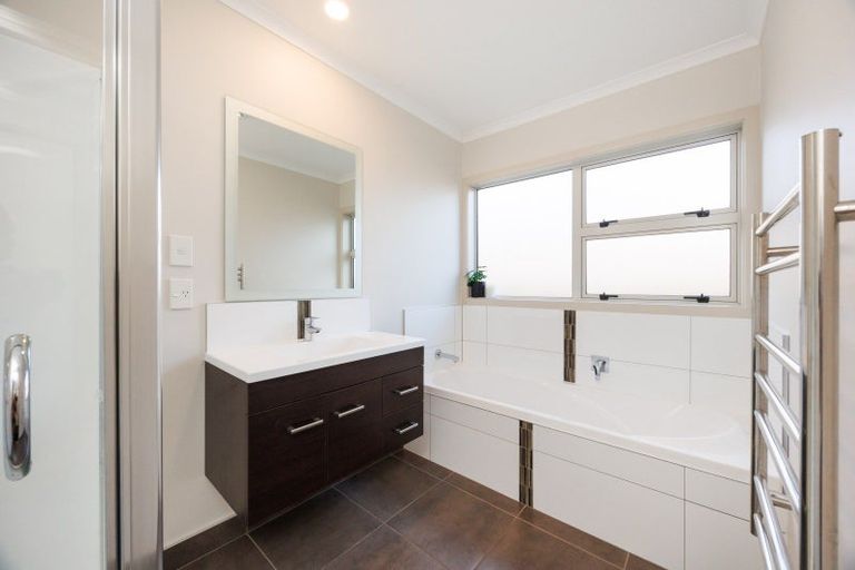 Photo of property in 9 Lorenzo Place, Kelvin Grove, Palmerston North, 4414