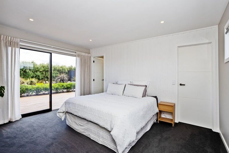 Photo of property in 22 Glenda Place, Seaward Bush, Invercargill, 9812