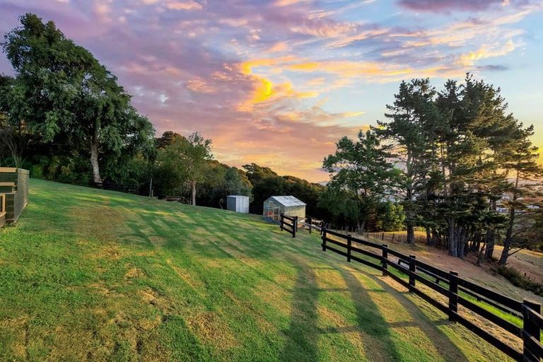 Photo of property in 231 Kaipara Road, Papakura, 2582