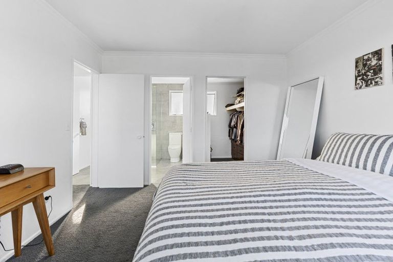 Photo of property in 49 Queens Road, Glen Avon, New Plymouth, 4312