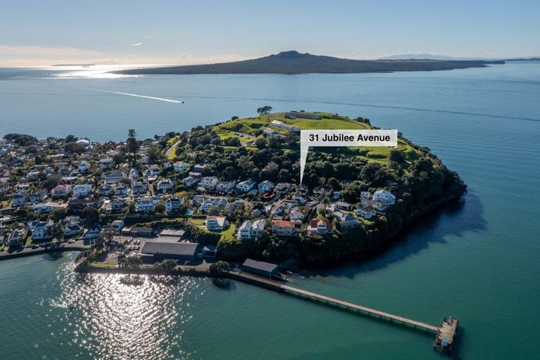 Photo of property in 31 Jubilee Avenue, Devonport, Auckland, 0624