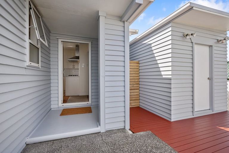 Photo of property in 15 Moffat Road, Red Beach, 0932