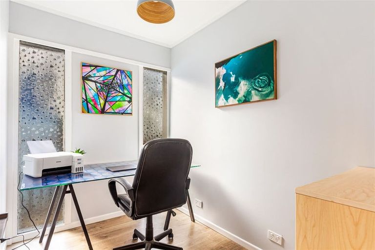 Photo of property in 11 Selwyn Avenue, Glen Eden, Auckland, 0602