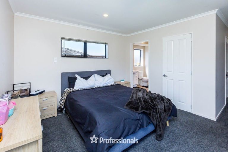 Photo of property in 9 Percy Kinsman Crescent, Riverstone Terraces, Upper Hutt, 5018