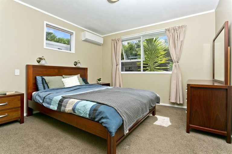 Photo of property in 33 Donovan Avenue, Massey, Auckland, 0614