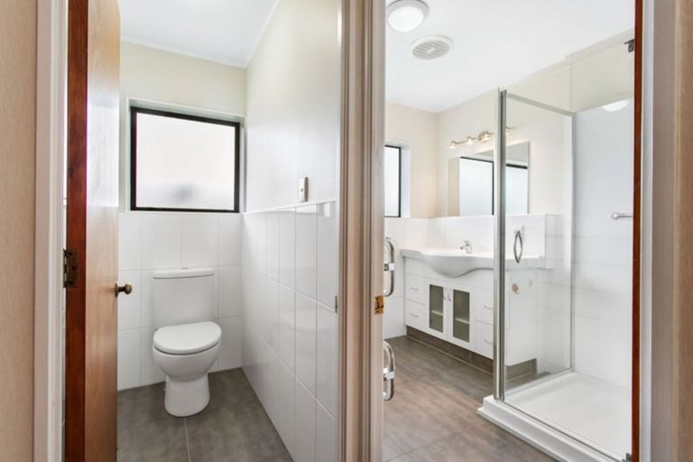 Photo of property in 6 Youngs Road, Papakura, 2110