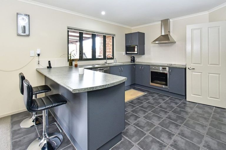 Photo of property in 56 Peninsula Road, Mangere, Auckland, 2022