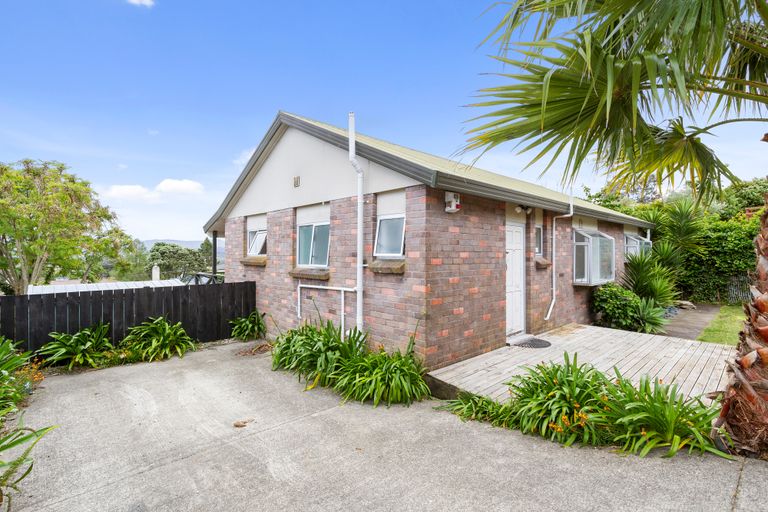 Photo of property in 182 Waimumu Road, Massey, Auckland, 0614
