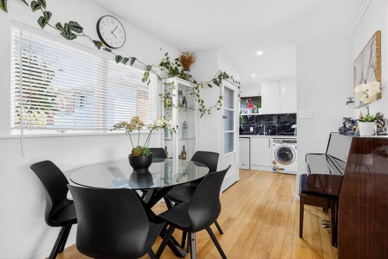 Photo of property in 1/7a Corunna Road, Milford, Auckland, 0620