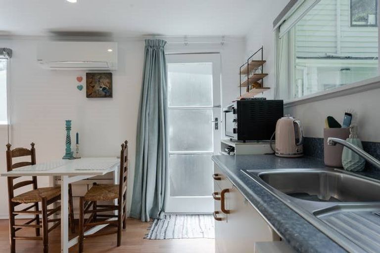 Photo of property in 84 Park Road, Titirangi, Auckland, 0604