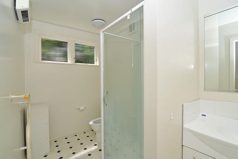 Photo of property in 35 Seaview Terrace, Northland, Wellington, 6012