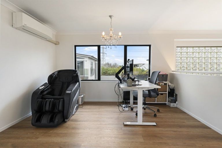 Photo of property in 223 Hill Road, The Gardens, Auckland, 2105