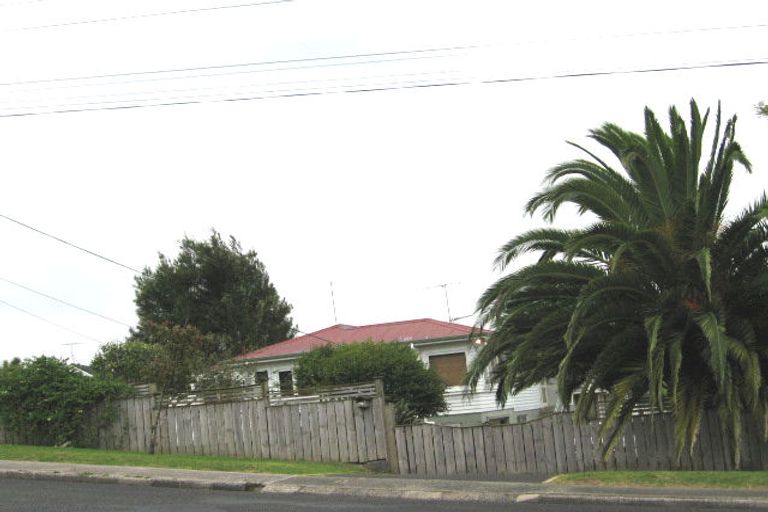 Photo of property in 65 Ocean View Road, Hillcrest, Auckland, 0627