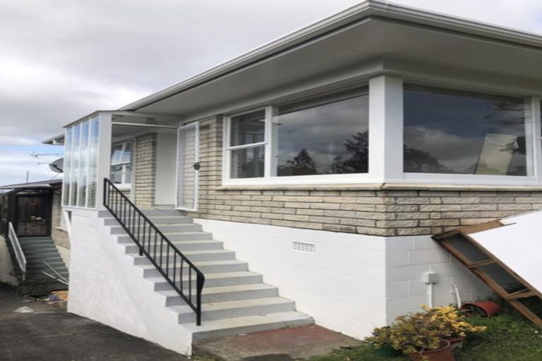 Photo of property in 1/36 Girrahween Drive, Totara Vale, Auckland, 0629